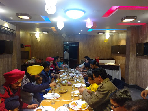 Hot Billions - Best Restaurant | Party Hall | Amritsari Kulcha Naan in Karnal